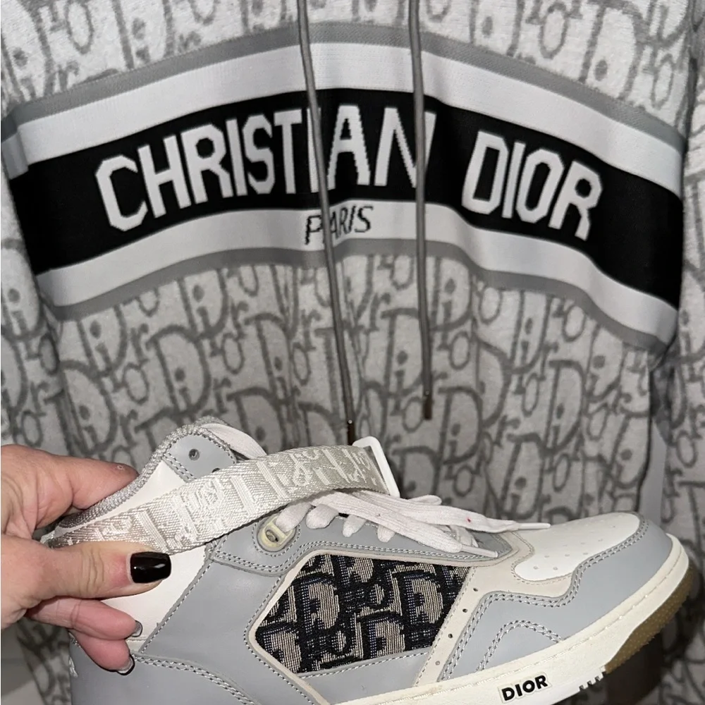 Xl Dior hoodie. Size 8 matching sneakers. - Picture 3 of 5